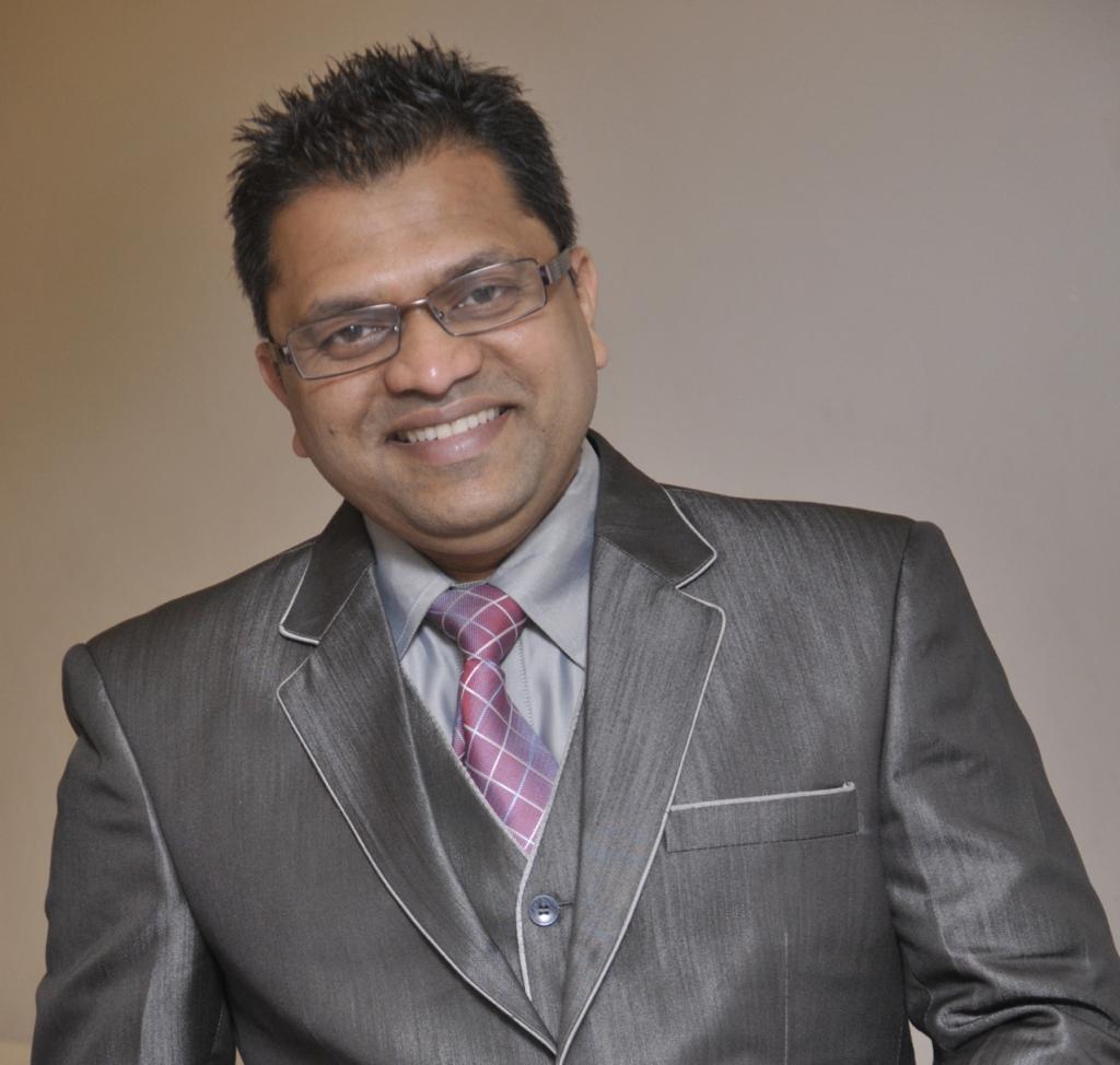 Knee replacement surgeon in vesu surat